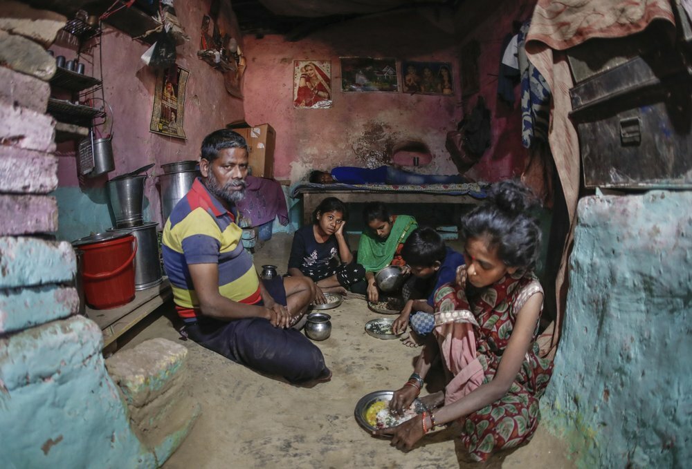 Người dân Ấn Độ sống trong cảnh thiếu thốn 