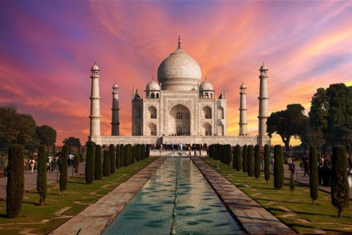 Đền Taj Mahal tượng trưng cho tình yêu vĩnh cửu