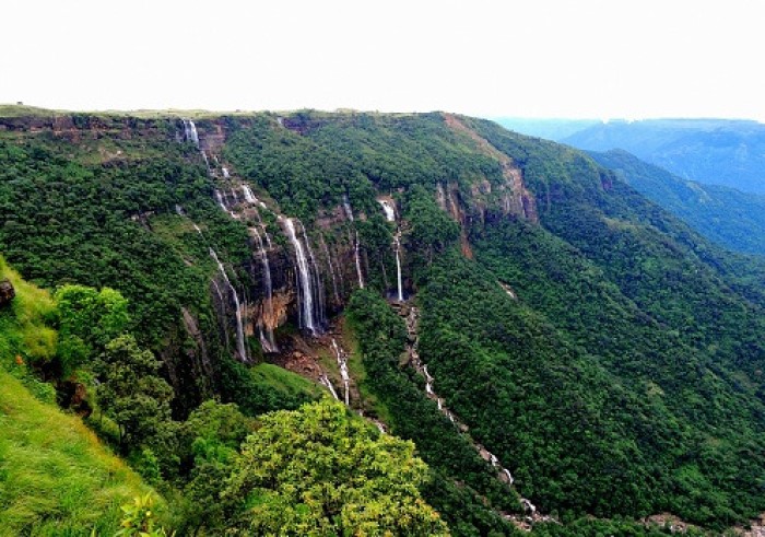 Nohsngithiang - một trong những thác nước đẹp nhất Ấn Độ