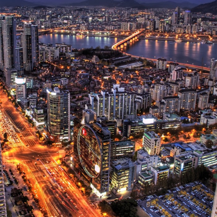 Thành phố Seoul là một thành phố hiện đại, sôi động nằm trải dài bên dòng sông Hàn thơ mộng