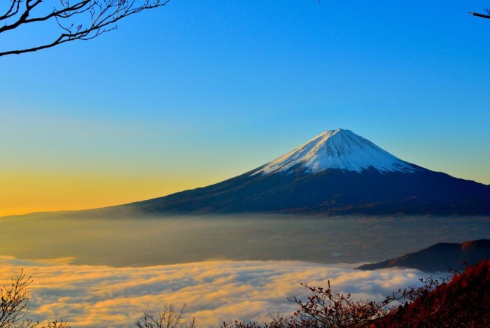 Núi Phú Sỹ là một địa điểm du lịch nổi tiếng nhất định không thể bỏ qua khi đến Nhật Bản