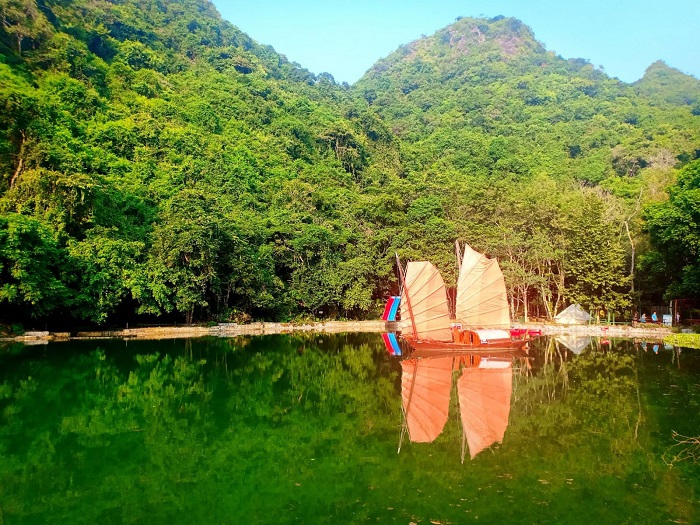 Vườn quốc gia Cát Bà là khu rừng đặc dụng của Việt Nam, khu dự trữ sinh quyển thế giới