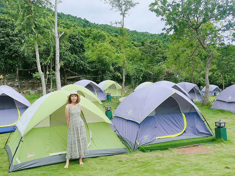Du khách cắm trại tại Bạch Mã Village