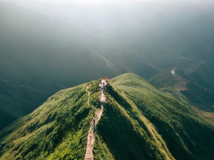 Nếu bạn đang chưa biết săn mây Tà Xùa ở đâu đẹp nhất thì không nên bỏ qua địa điểm Sống lưng khủng long