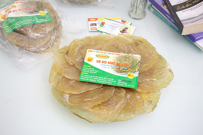 Những miếng cá bò khô DASAVINA dày thịt, màu tươi tắn, thơm ngon