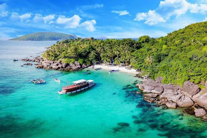Quan Lạn là nơi lý tưởng cho những ai muốn tìm một kỳ nghỉ tránh xa ồn ào, tận hưởng bầu không khí trong lành.