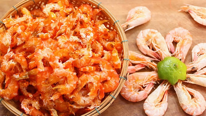 Tôm khô loại đặc biệt thường được làm từ tôm đất