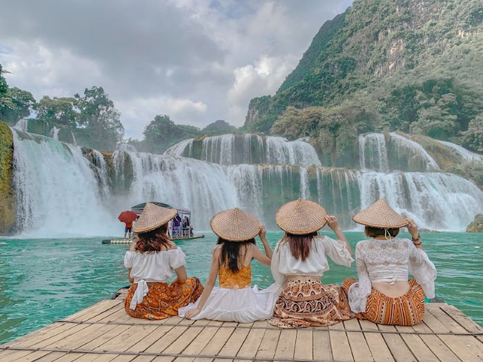 Bạn nên lựa chọn trang phục thoải mái, phù hợp khi đi du lịch Cao Bằng