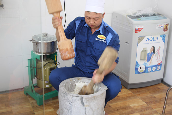 Chả Mực giã tay Hạ Long được làm thủ công 100%