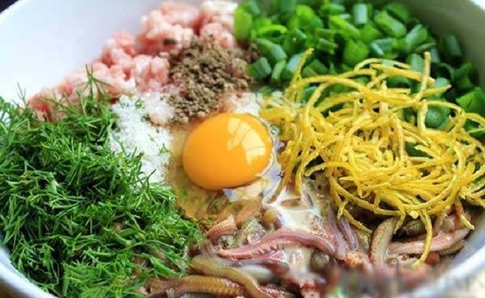 Phần nhân chả là hỗn hợp các nguyên liệu đã chuẩn bị