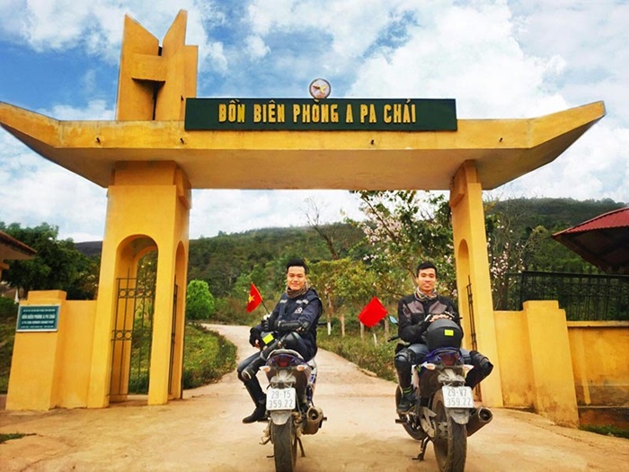 Tự chạy xe máy hoặc ô tô cá nhân đến A PA Chải cũng là lựa chọn phù hợp.