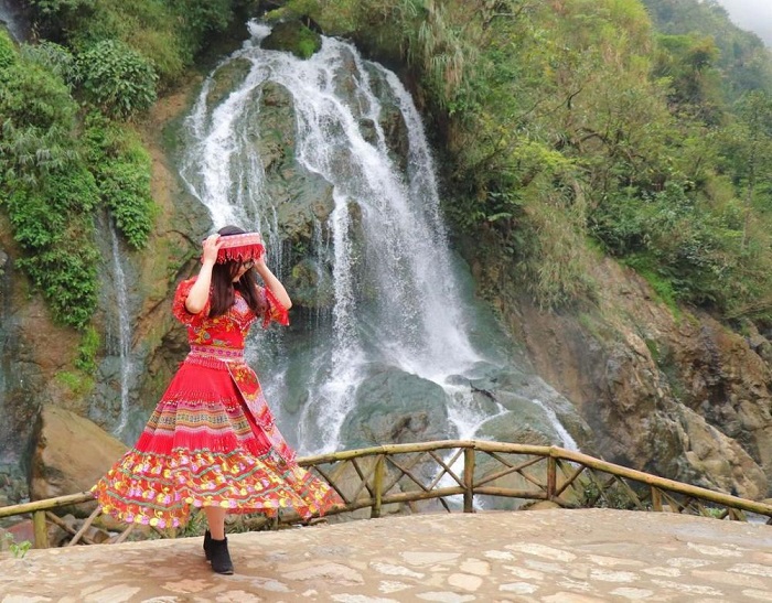 Thác Bạc Tam Đảo nổi bật với dòng nước trắng xóa đẹp mắt