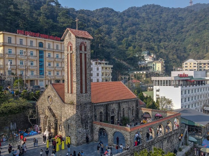 Nhà thờ đá là điểm đến tham quan miễn phí tại Tam Đảo