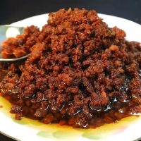 Thịt chưng mắm tép bao nhiêu calo? Cách ăn hợp lý
